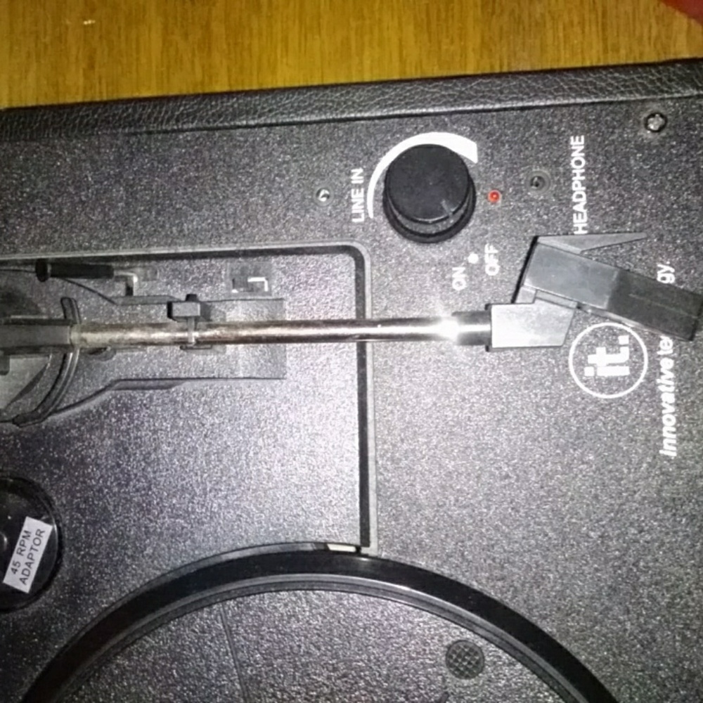 Black and Red Suitcase Record Player - Picture 3 of 5